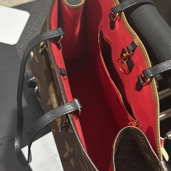 Louis Vuitton OnTheGo GM- used but great condition - Picture 6 of 7